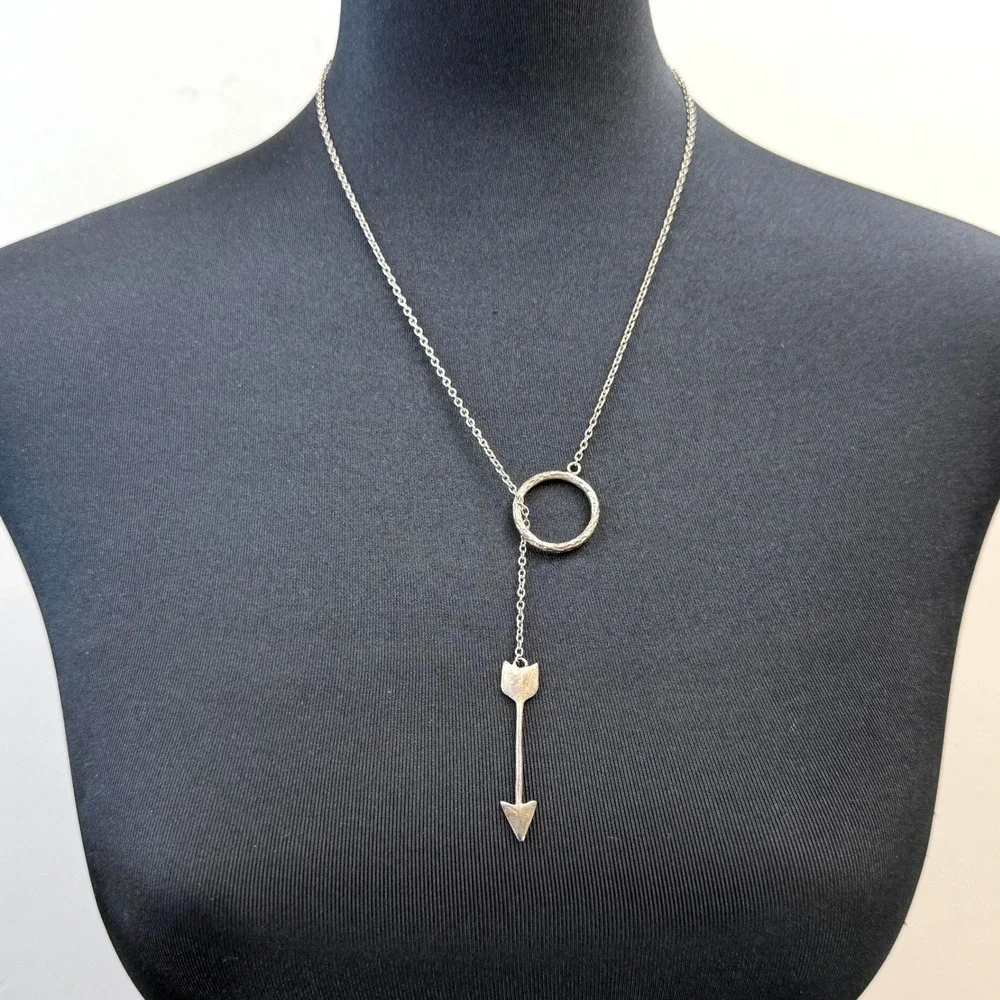 Necklace silver tone